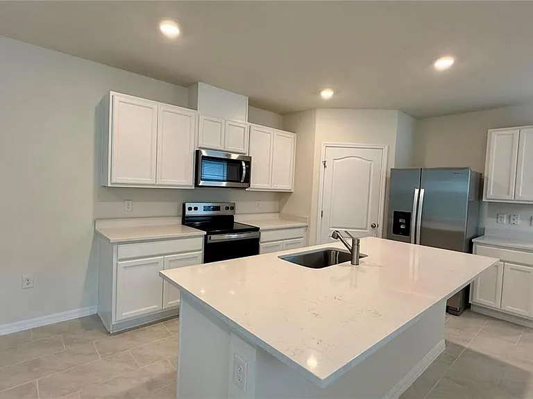 3314 Pine Lily Ave — Photo 6
