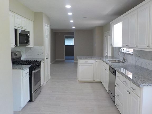 3rd image of 2506 Straight Creek Dr