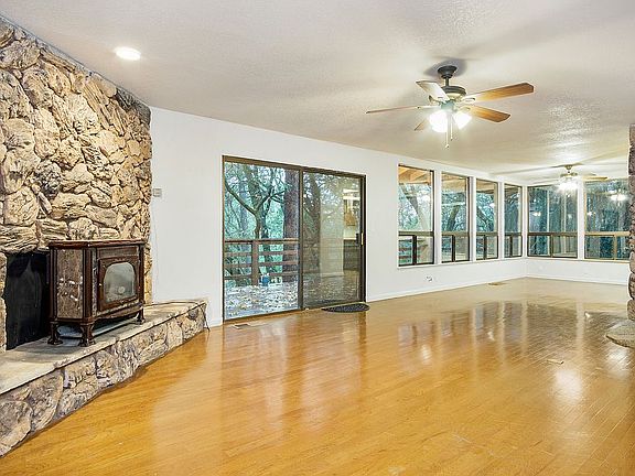 3rd image of 15965 Gibboney Ln