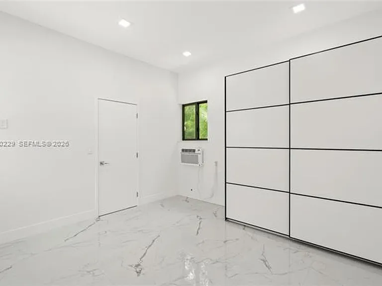 112 E 1st Ct — Photo 53