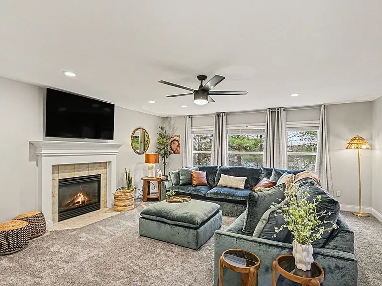 2580 Hingham Ln — Photo 2
