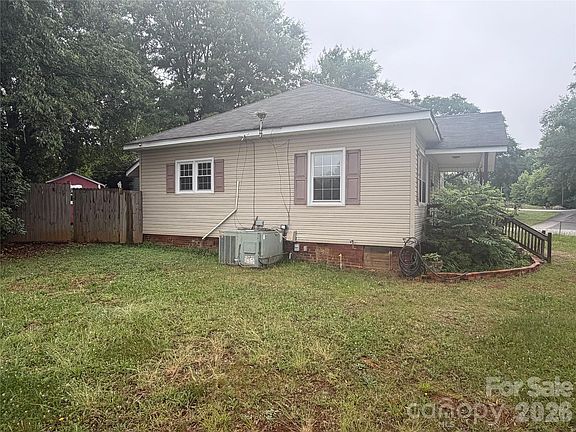2nd image of 204 Madora St