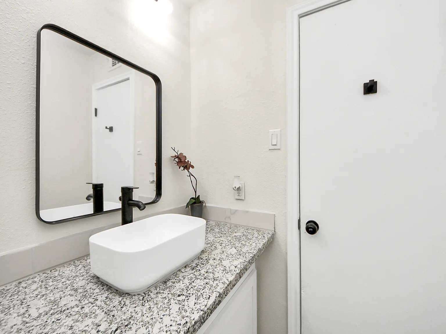 Huntington Place — Photo 2