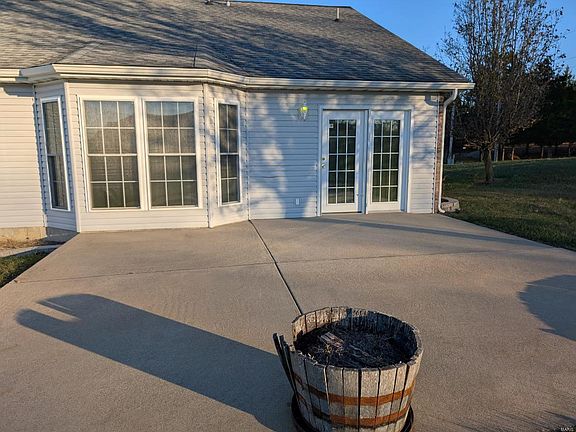 5th image of 100 Black Oak Dr APT A