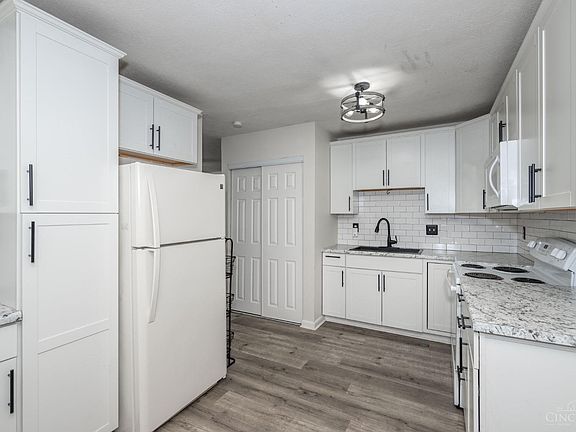 4th image of 378 Thomas Dr