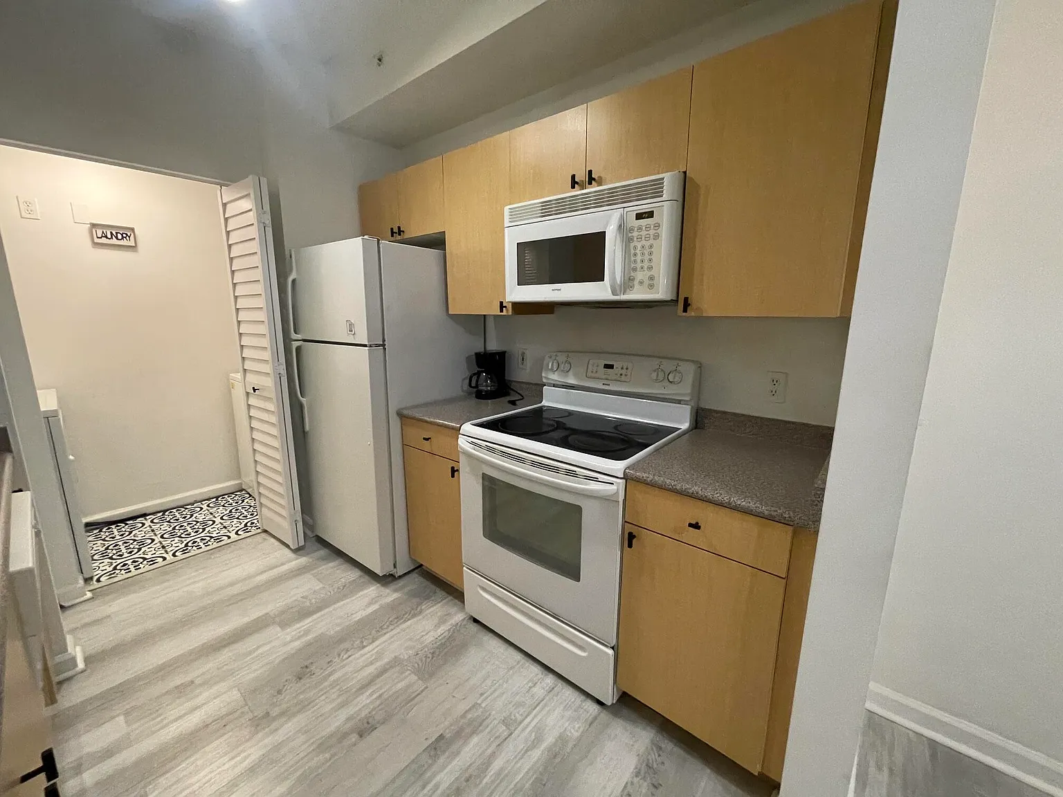 1 bed, 1.0 bath, 832 sqft, $1,950 — Photo 3