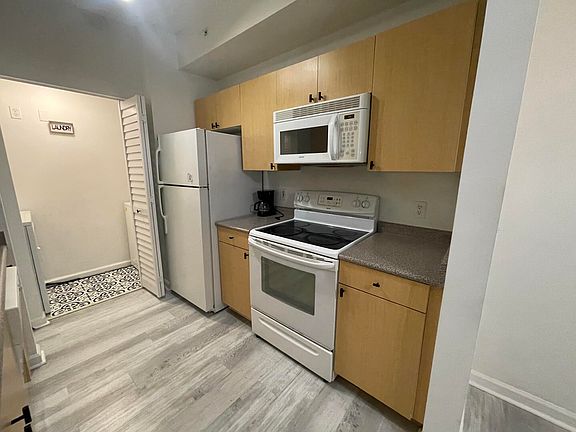 3rd image of 1919 Van Buren St APT 109A