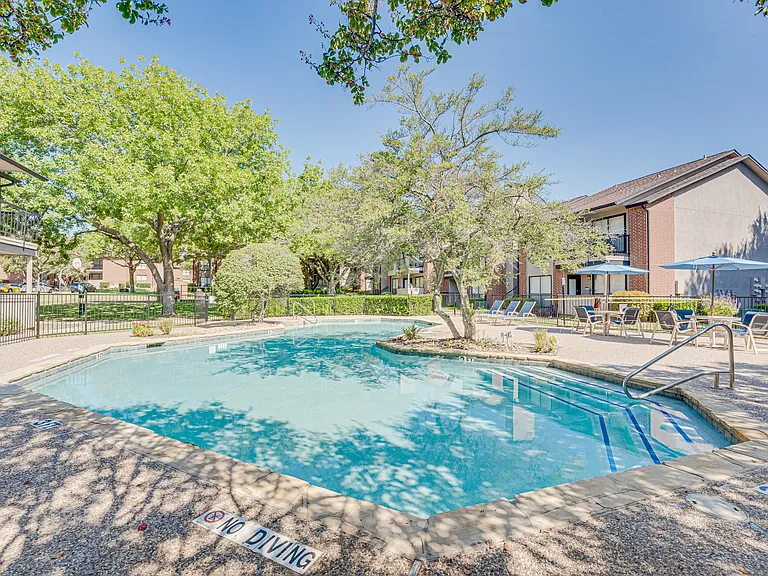 Bardin Oaks — Photo 10