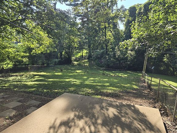 3rd image of 1008 Colonial Ct