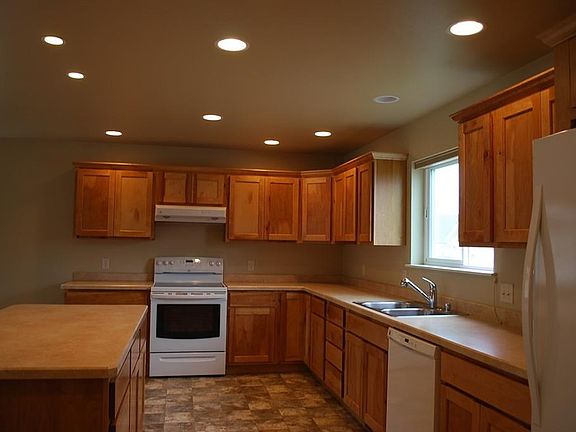3rd image of 1320 N River Rock Dr