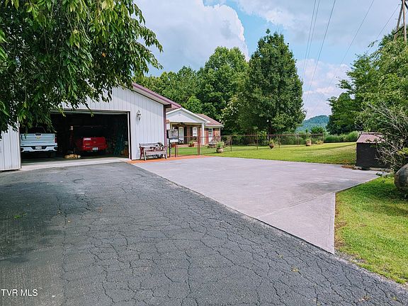 3rd image of 451 Flemingtown Dr