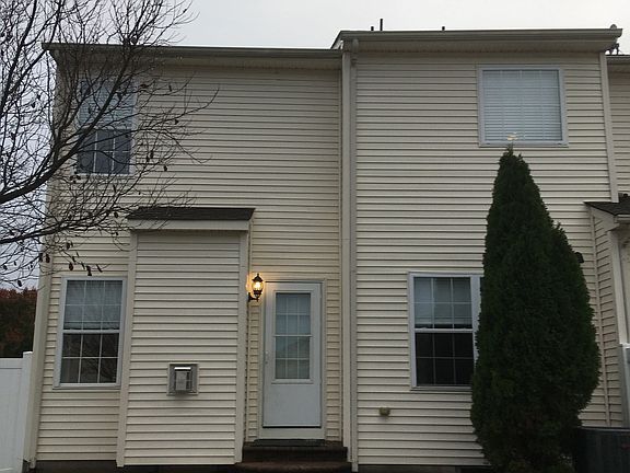 2nd image of 124 Sequoia Dr