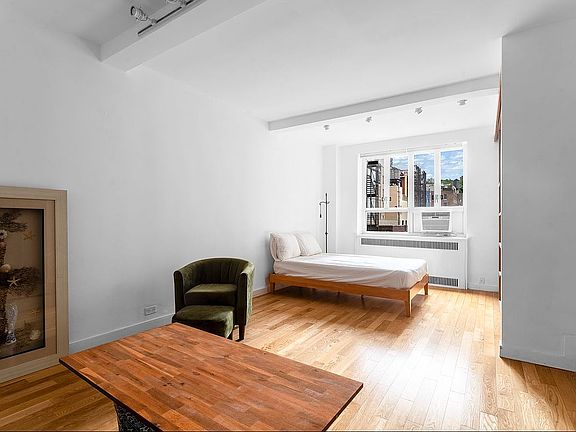 2nd image of 200 W 20th St APT 902