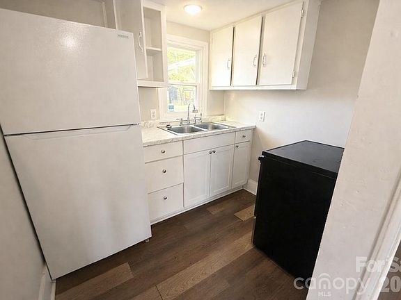 3rd image of 407 Davidson St