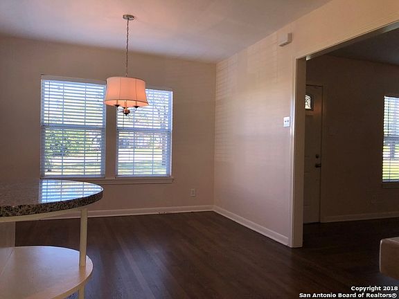 5th image of 114 Honeysuckle Ln