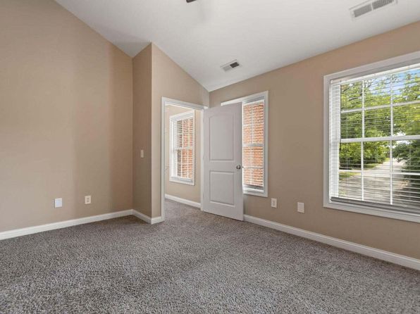 lexington-kentucky-446956486 picture