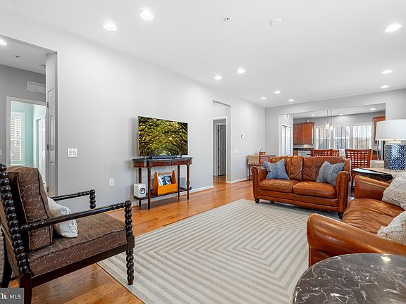 5th image of 166 Denison St