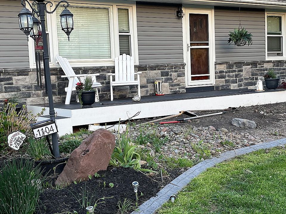 2nd image of 1104 Hilton Parma Rd