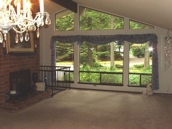 3rd image of 8776 Deeridge Pl SE