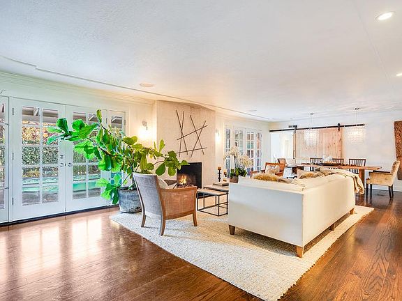5th image of 105 Turnsworth Ave