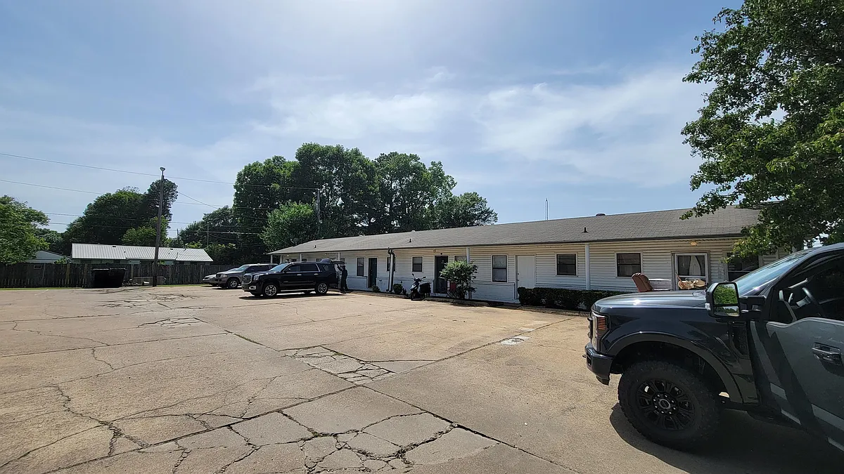 Building Photo - 4005 E Nettleton Ave #4