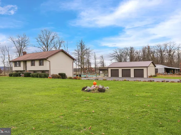94 Stitzer Rd, Oley, PA 19547
