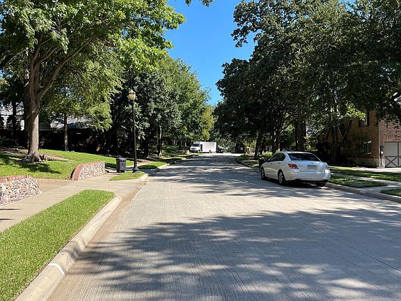 4th image of 17 Winding Hollow Ln