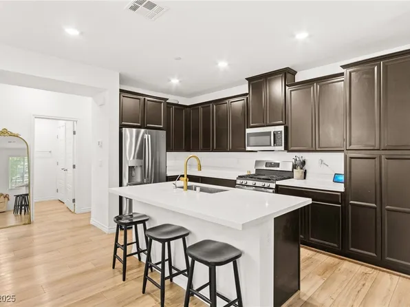 25 Barbara Ln #53, Las Vegas, NV 89183