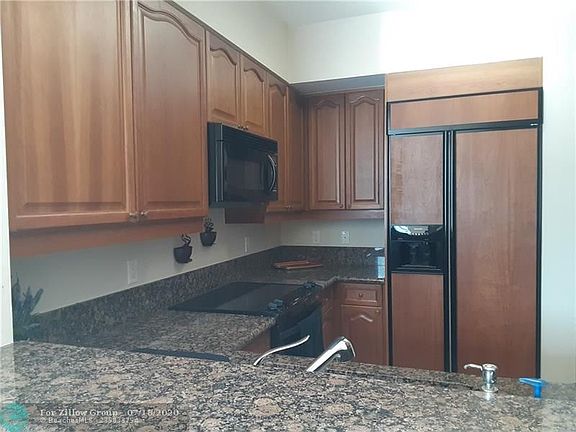2nd image of 111 SE 8th Ave APT 605