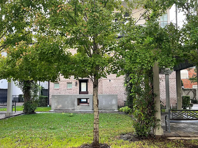 616 Delano St — Photo 15
