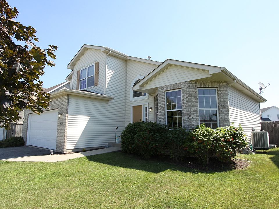 1st image of 900 Thorn Creek Dr