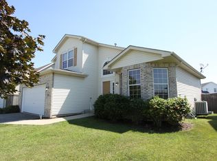 900 Thorn Creek Dr, Joliet, IL 60436