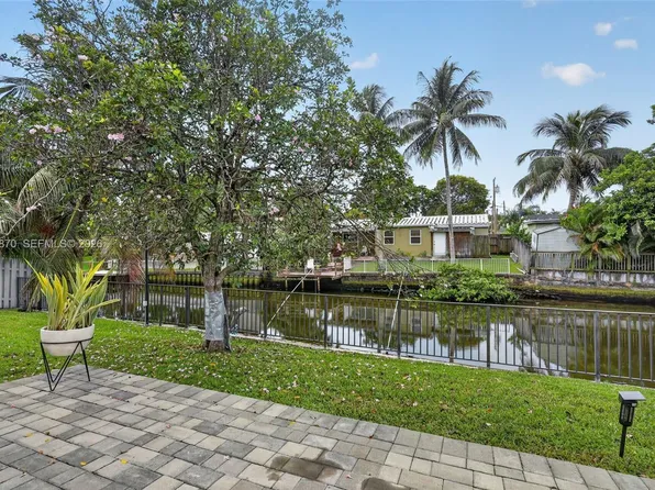 3042 Hayes St, Hollywood, FL 33021