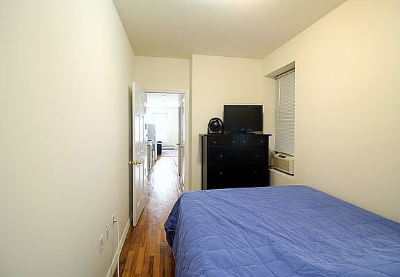 4th image of 1376 1st Ave APT 4
