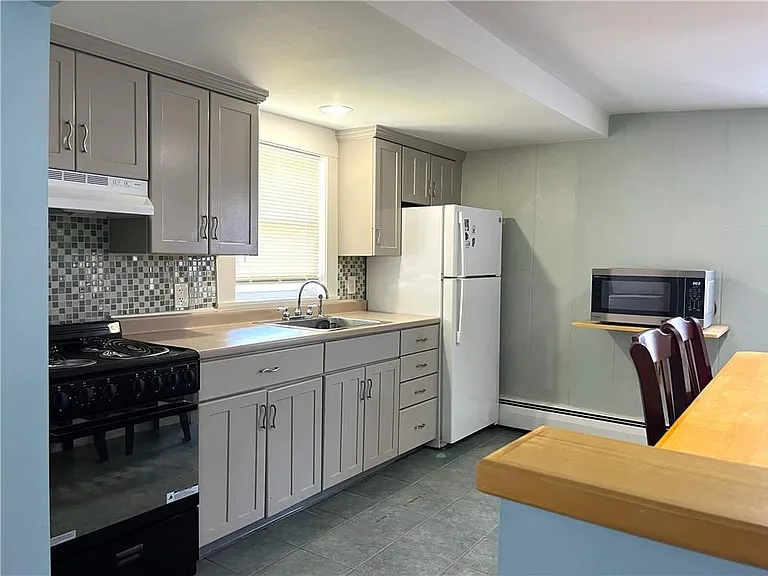 77 Narragansett Ave #2 — Photo 2