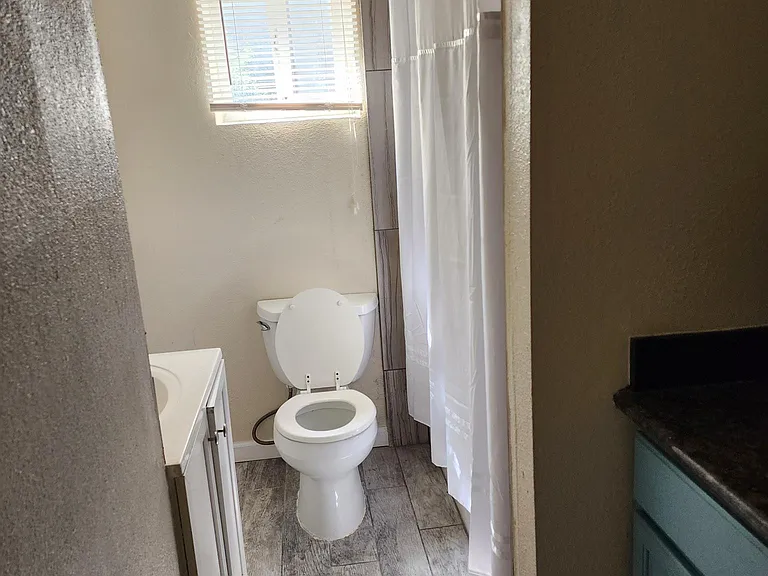1627 Pomona St #D — Photo 2