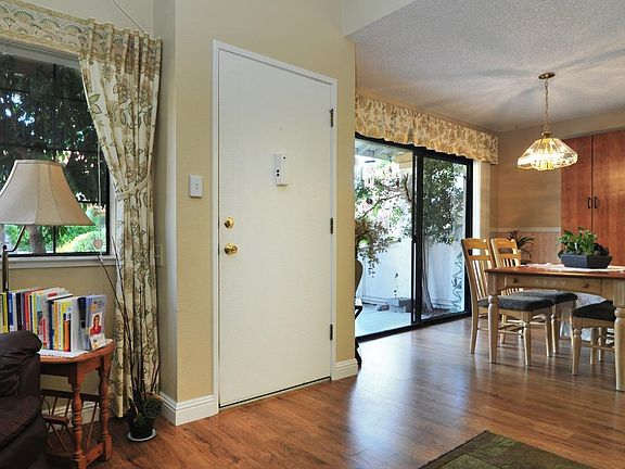 3rd image of 419 Colony Cove Dr