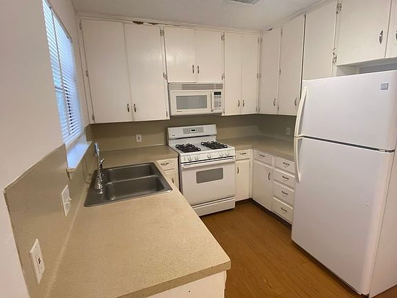 5th image of 3402 South Dr Unit B