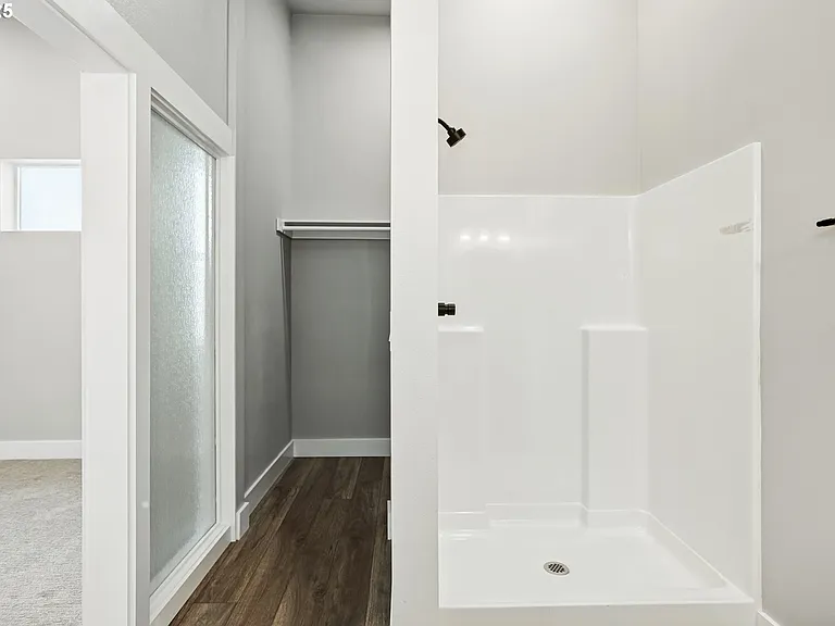 914 Clark St — Photo 8