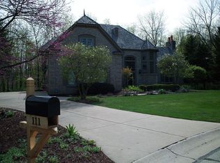 111 W Dogwood Ct, Mequon, WI 53092