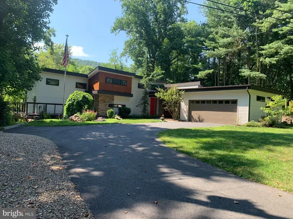 1961 Stony Creek Rd, Dauphin, PA 17018