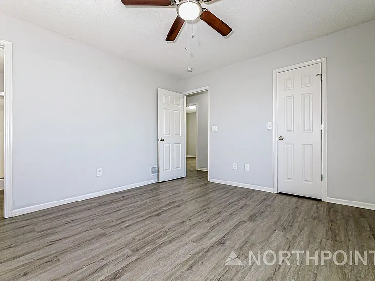 305 NW Woodbury Dr — Photo 11