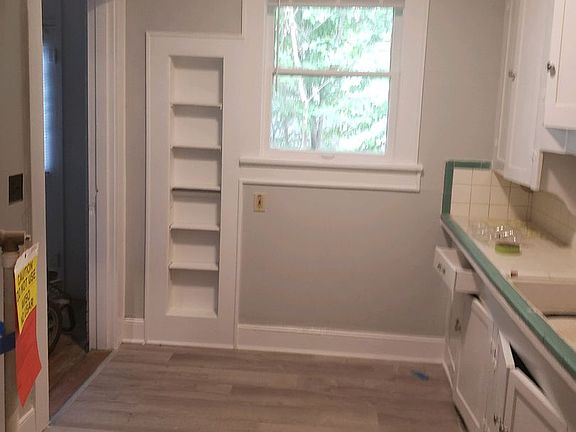 2nd image of 122 Robinson Pl