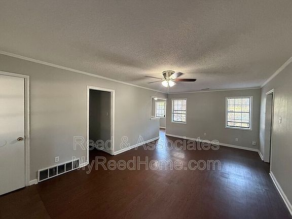 5th image of 892 Oaklawn Pl