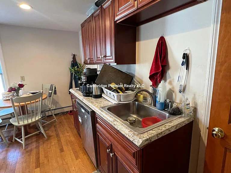 279 Pearl St #3 — Photo 4