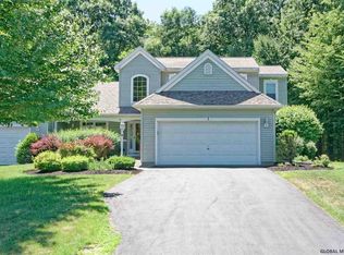 7 Grooms Pointe Dr, Clifton Park, NY 12065