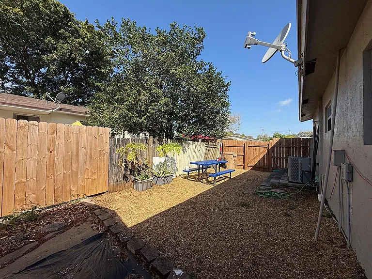6140 SW 43rd St — Photo 26