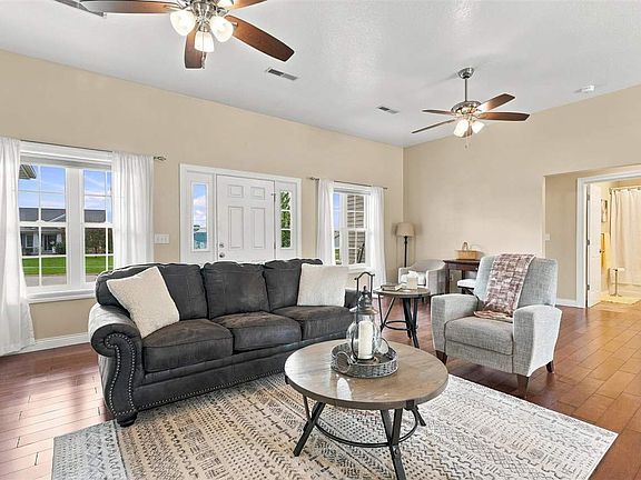4th image of 220 Cherry Ln