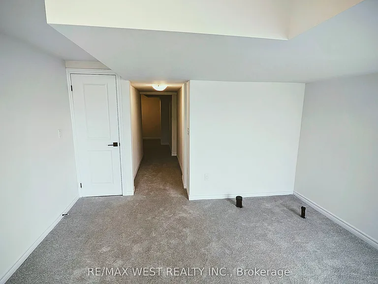 91 Inverary Cres — Photo 32