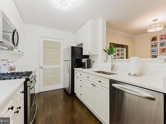 5th image of 5563 Seminary Rd APT 406